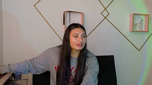 Snapshot of Linda_andrew chatting on 01-06-26, 06:56 Linda andrew online show from 01-06-26, 06:56