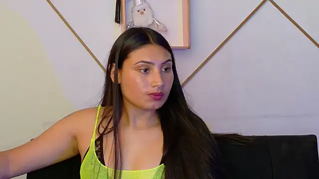 Snapshot of Linda_andrew chatting on 12-19-25, 05:37 Linda andrew online show from 12-19-25, 05:37