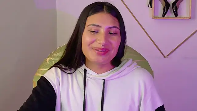 Snapshot of Linda_andrew chatting on 01-16-26, 06:56 Linda andrew online show from 01-16-26, 06:56