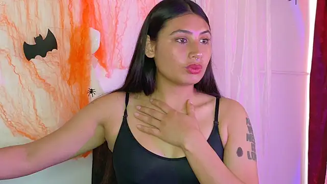 Snapshot of Linda_andrew chatting on 10-21-25, 06:29 Linda andrew online show from 10-21-25, 06:29