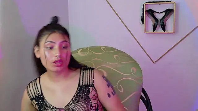 Snapshot of Linda_andrew chatting on 01-10-26, 04:02 Linda andrew online show from 01-10-26, 04:02