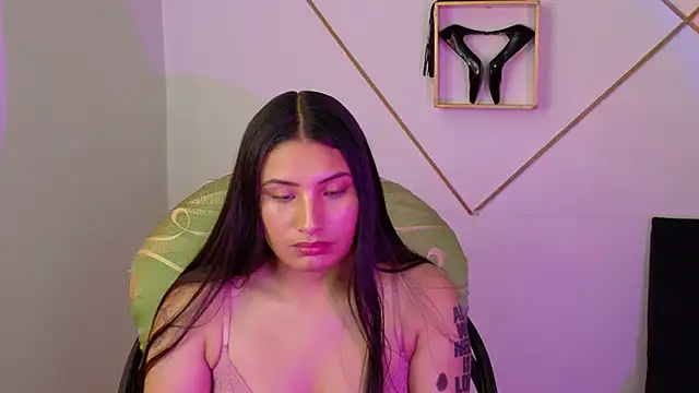 Snapshot of Linda_andrew chatting on 01-12-26, 05:20 Linda andrew online show from 01-12-26, 05:20