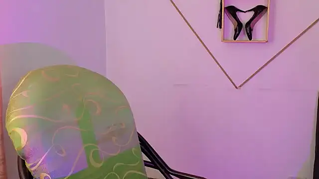 Snapshot of Linda_andrew chatting on 01-13-26, 06:34 Linda andrew online show from 01-13-26, 06:34