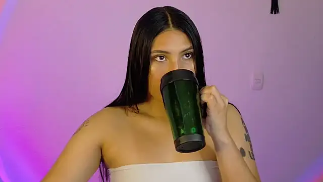 Snapshot of Linda_andrew chatting on 02-24-26, 04:19 Linda andrew online show from 02-24-26, 04:19