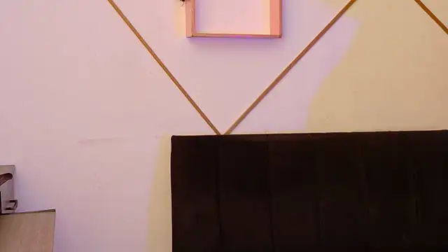 Snapshot of Linda_andrew chatting on 11-20-25, 07:03 Linda andrew online show from 11-20-25, 07:03