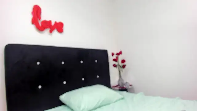 RoxanaBorns  online show from 02-15-26, 04:35