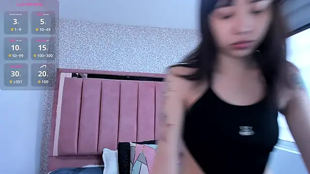 Hanna Lee   online show from 10-23-25, 08:07