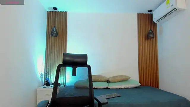 Susyrosse1 online show from 10-21-25, 03:28