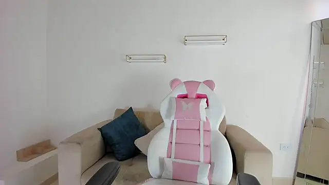 april smiith online show from 10-20-25, 12:17