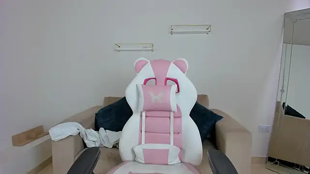 april smiith online show from 11-14-25, 12:09