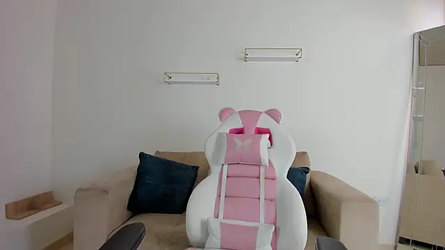 april smiith online show from 11-11-25, 12:11