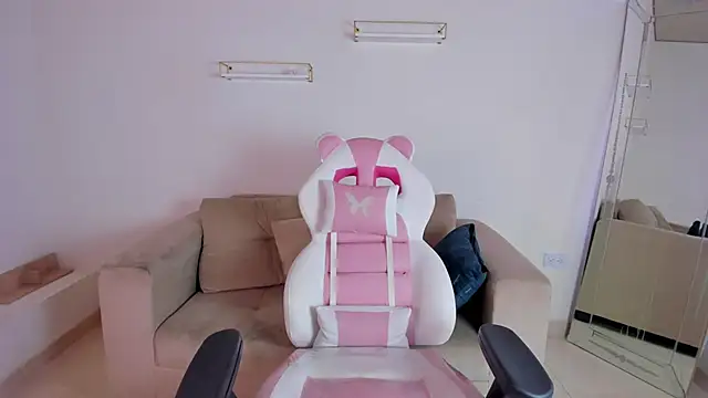 april smiith online show from 10-24-25, 12:15