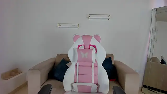 april smiith online show from 10-15-25, 12:13