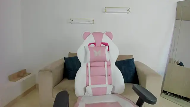 april smiith online show from 11-25-25, 12:16