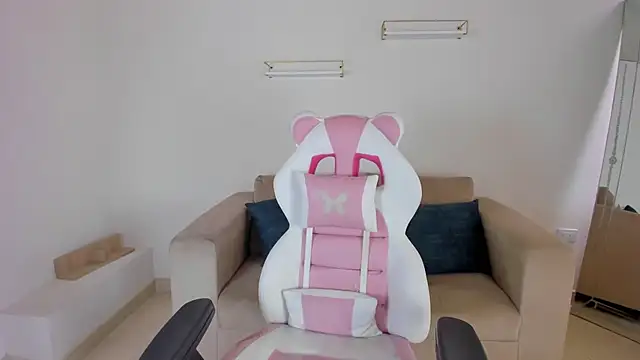 april smiith online show from 09-18-25, 12:30