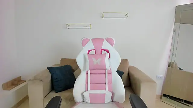 april smiith online show from 12-16-25, 12:20