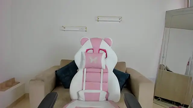 april smiith online show from 11-24-25, 12:27