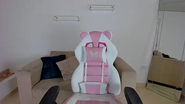 april smiith online show from 09-27-25, 12:22