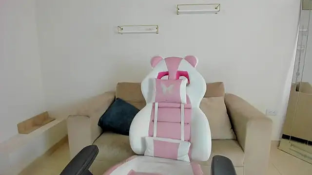 april smiith online show from 10-30-25, 12:14