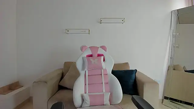 april smiith online show from 10-27-25, 12:17