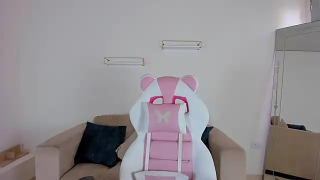 april smiith online show from 09-25-25, 12:22