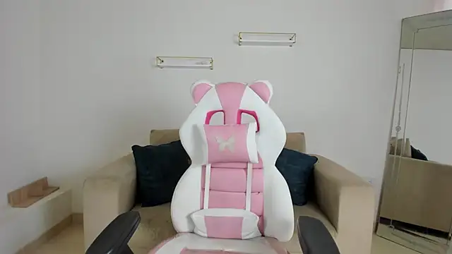 april smiith online show from 02-12-26, 12:16