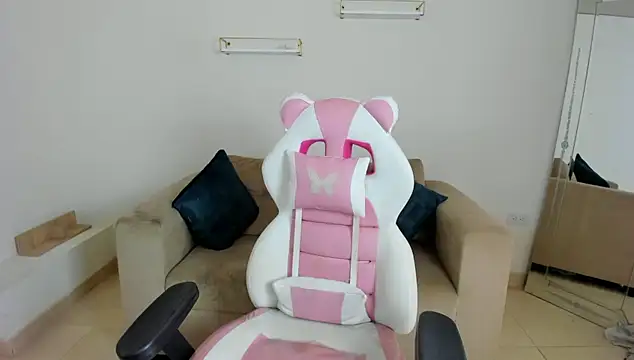 april smiith online show from 01-12-26, 12:23