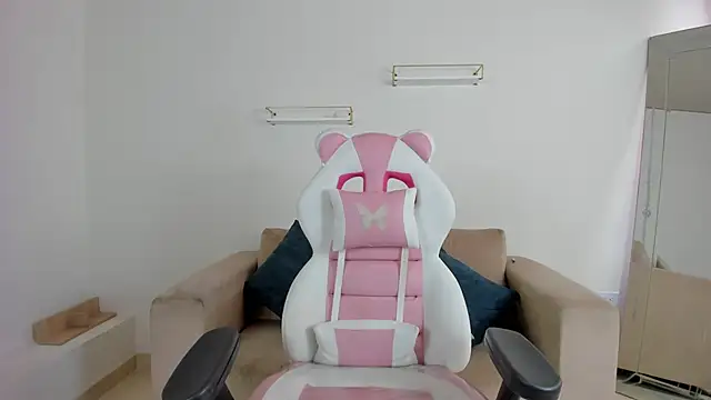 april smiith online show from 11-18-25, 12:19