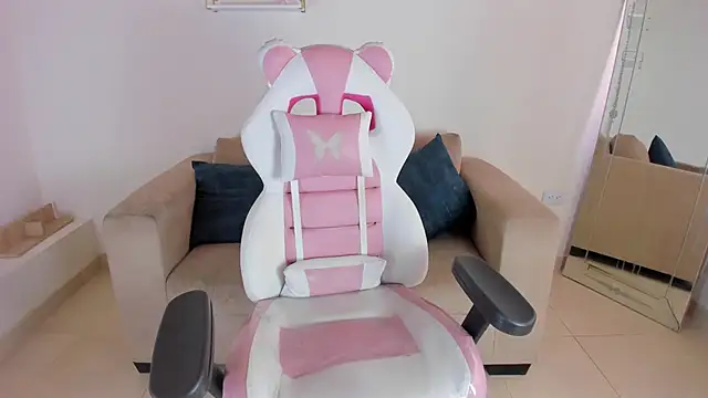 april smiith online show from 10-18-25, 01:02