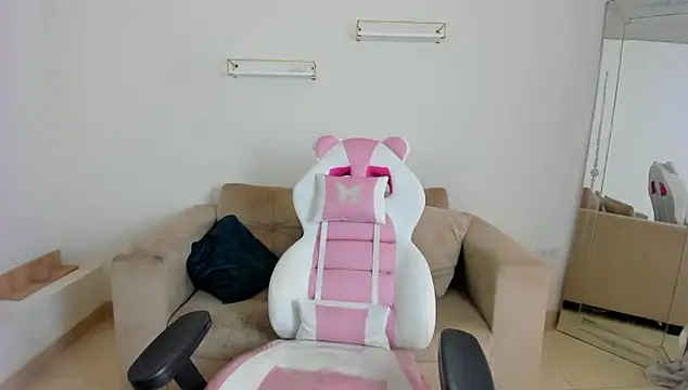 april smiith online show from 01-10-26, 12:22