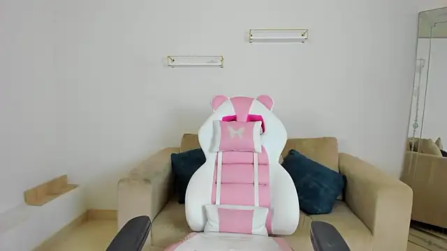 april smiith online show from 02-03-26, 12:21