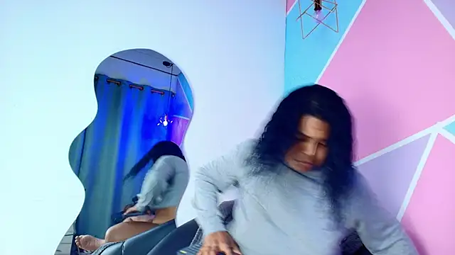 naomi campbel  online show from 11-05-25, 09:07