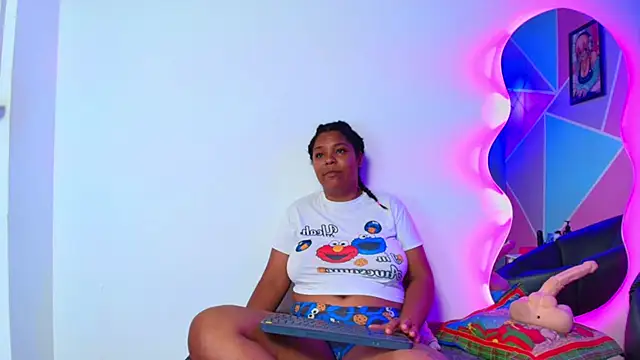 naomi campbel  online show from 09-11-25, 08:42
