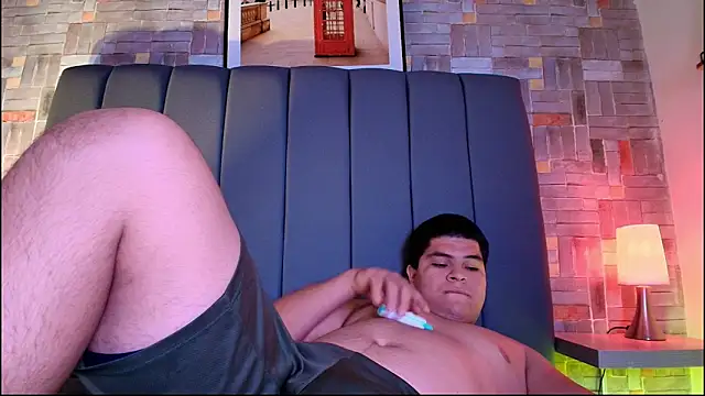 naomi campbel  online show from 03-07-26, 08:36