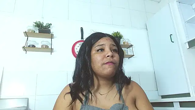 naomi campbel  online show from 10-29-25, 09:03