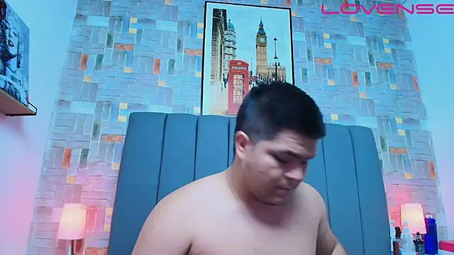 naomi campbel  online show from 03-18-26, 08:32