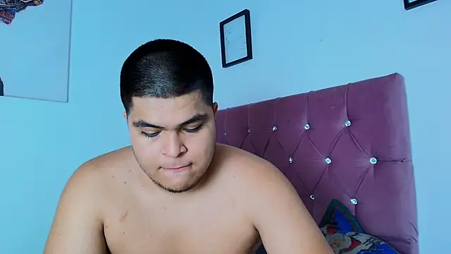 naomi campbel  online show from 02-12-26, 08:30