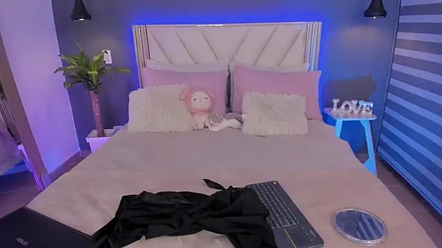 NaishaFord 1 online show from 04-09-26, 05:31