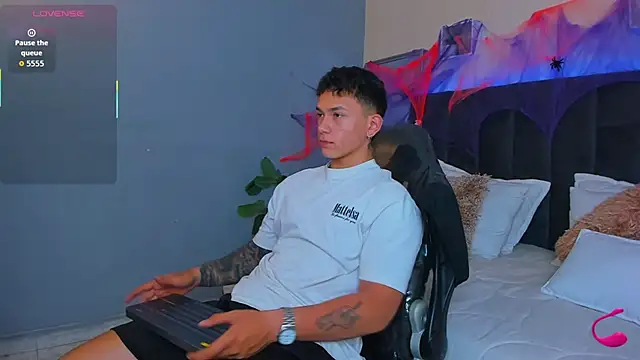 Thomas moon online show from 10-25-25, 12:17