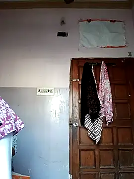 Snapshot of sanu_07 chatting on 09-18-25, 05:10 sanu 07 online show from 09-18-25, 05:10