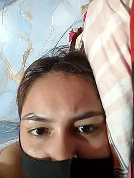Snapshot of sanu_07 chatting on 06-27-26, 12:33 sanu 07 online show from 06-27-26, 12:33