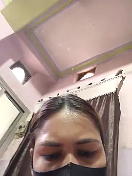 Snapshot of sanu_07 chatting on 07-17-26, 05:04 sanu 07 online show from 07-17-26, 05:04