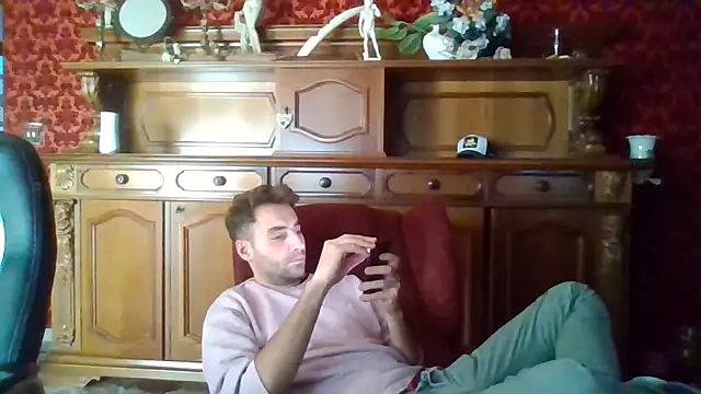 Snapshot of Torissimo92 chatting on 10-19-25, 03:26 Torissimo92 online show from 10-19-25, 03:26