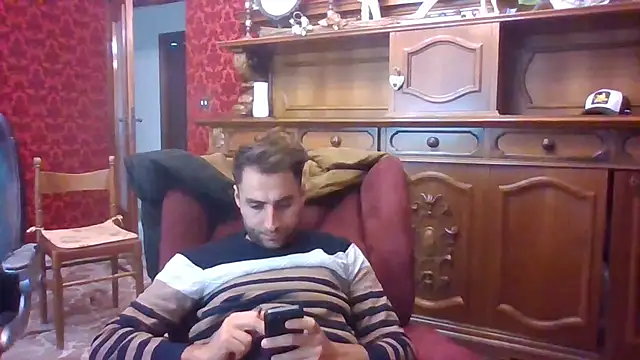 Snapshot of Torissimo92 chatting on 10-21-25, 08:14 Torissimo92 online show from 10-21-25, 08:14