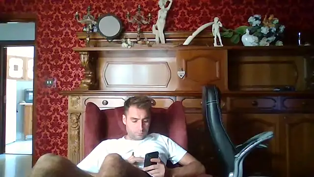 Snapshot of Torissimo92 chatting on 09-15-25, 07:42 Torissimo92 online show from 09-15-25, 07:42
