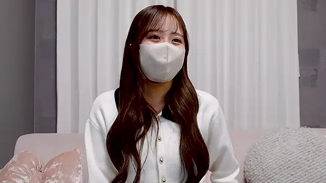  YUI CHAN  online show from 12-22-25, 10:59