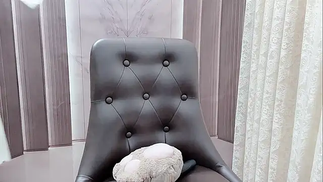 Shenlly online show from 04-11-26, 01:24