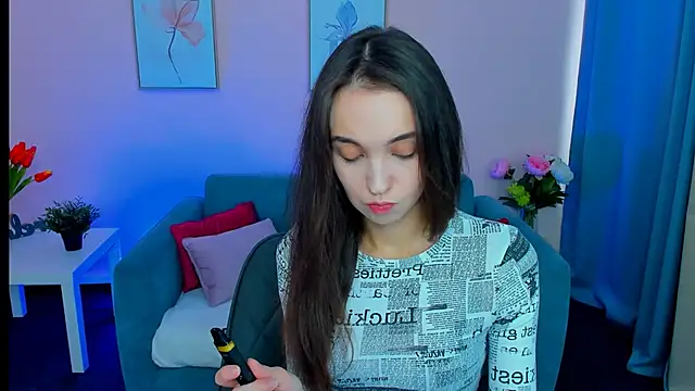 Snapshot of EllaSteele chatting on 09-21-25, 11:59 EllaSteele online show from 09-21-25, 11:59