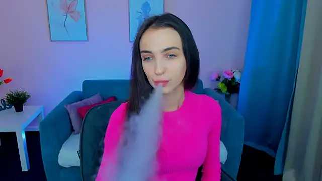Snapshot of EllaSteele chatting on 09-25-25, 01:06 EllaSteele online show from 09-25-25, 01:06