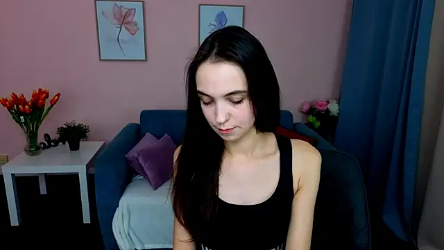 Snapshot of EllaSteele chatting on 10-13-25, 09:05 EllaSteele online show from 10-13-25, 09:05